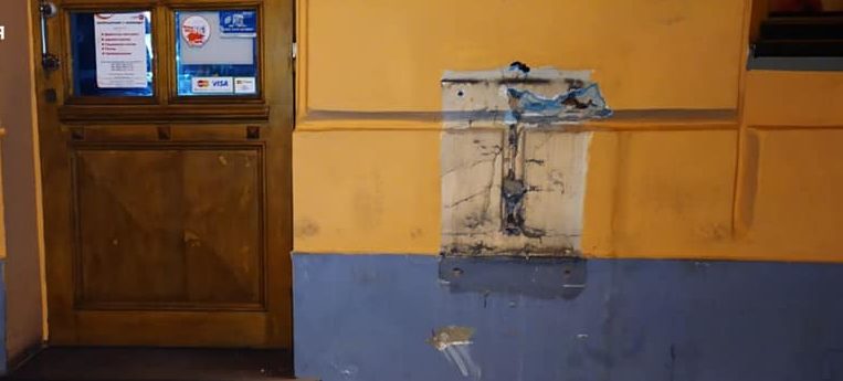 У Львові таксист та пасажир викрали платіжний термінал