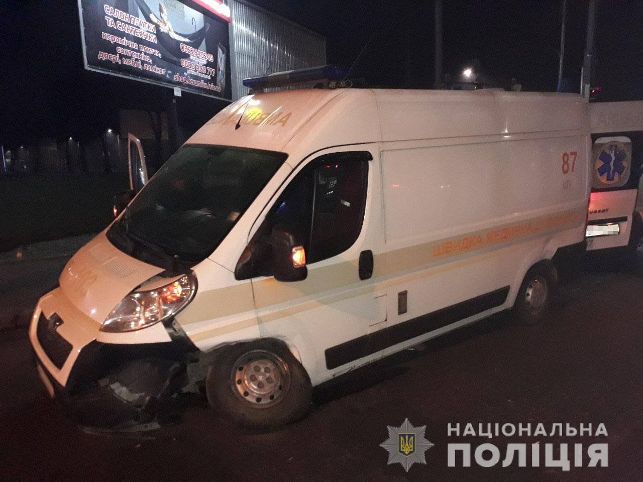 Троє постраждалих: у Львові «швидка» потрапила у ДТП