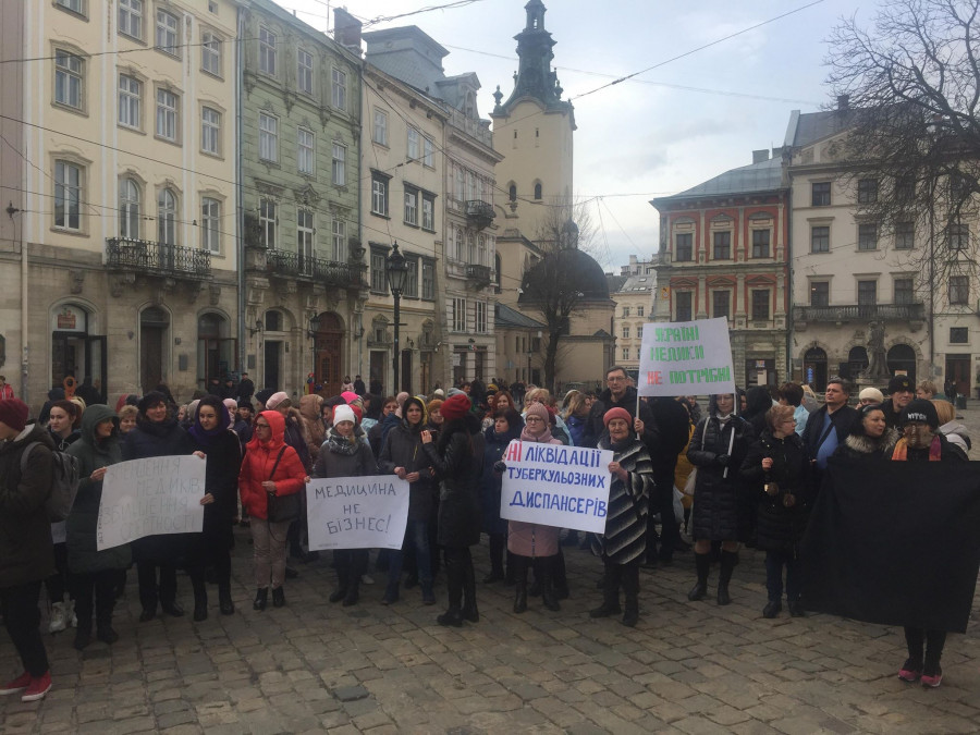 «Лікарям почали приходити «листи щастя»: львівські медики долучилися до акції непокори
