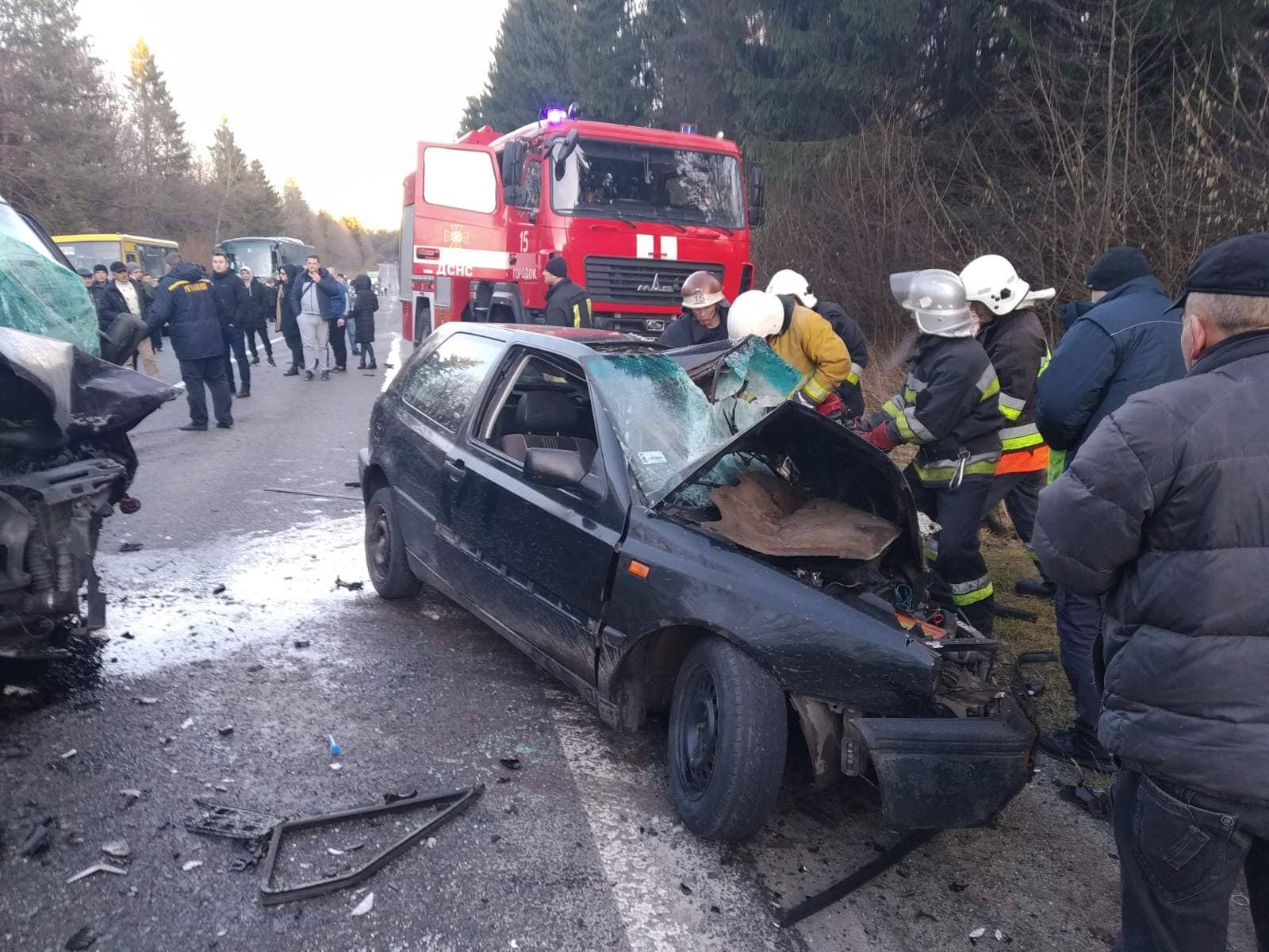 На Городоччині через аварію водія “вирізали” з авто
