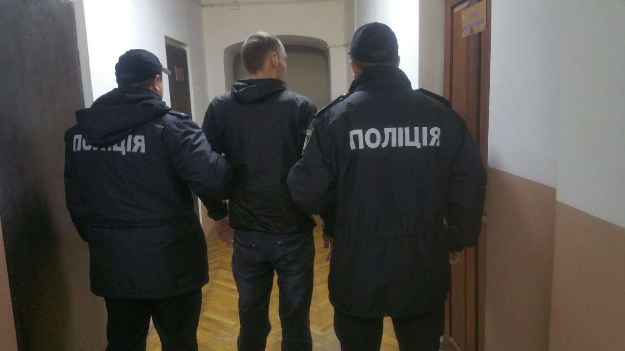 Не встиг винести: у Сокалі поліцейські затримали злодія «на гарячому»