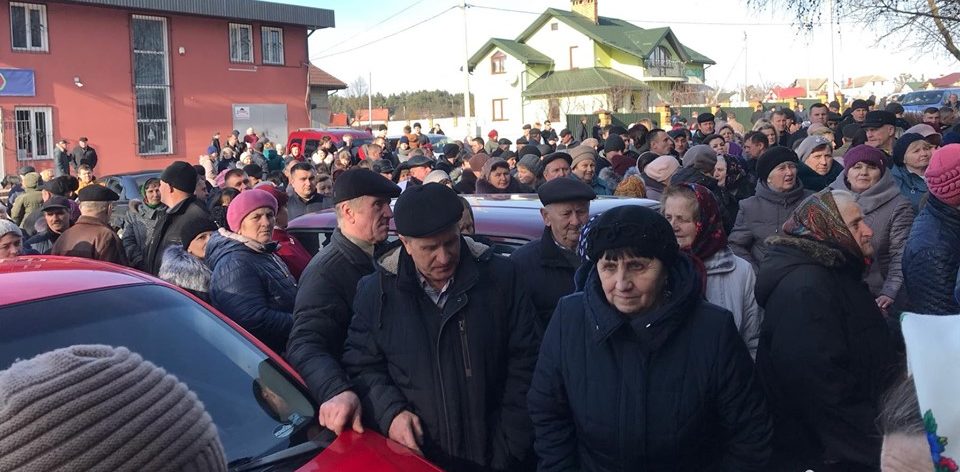 «Якщо людей з Китаю привезуть в санаторій, сам там поселюся»: як чиновник заспокоював жителів Шкла (ВІДЕО)