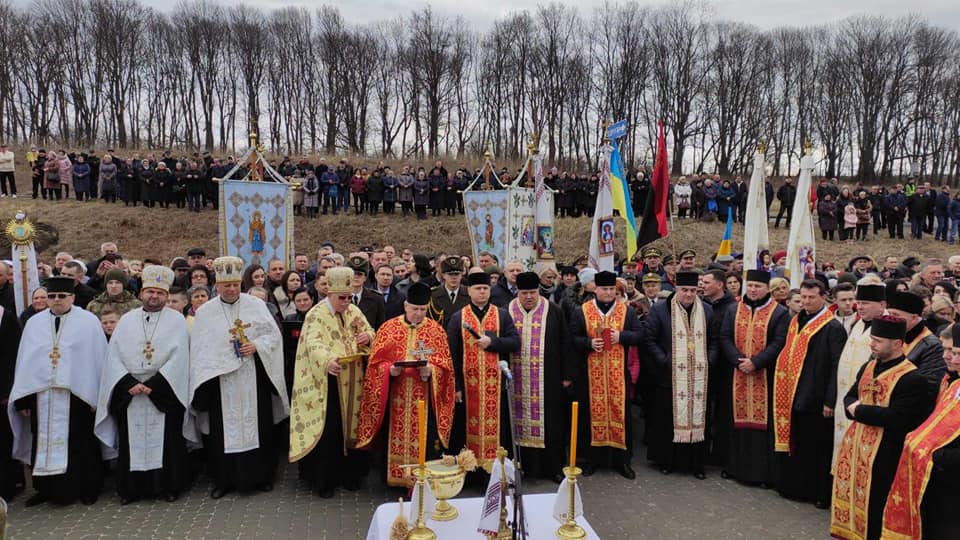 Близько пів тисячі людей відкривали пам’ятник на Городоччині