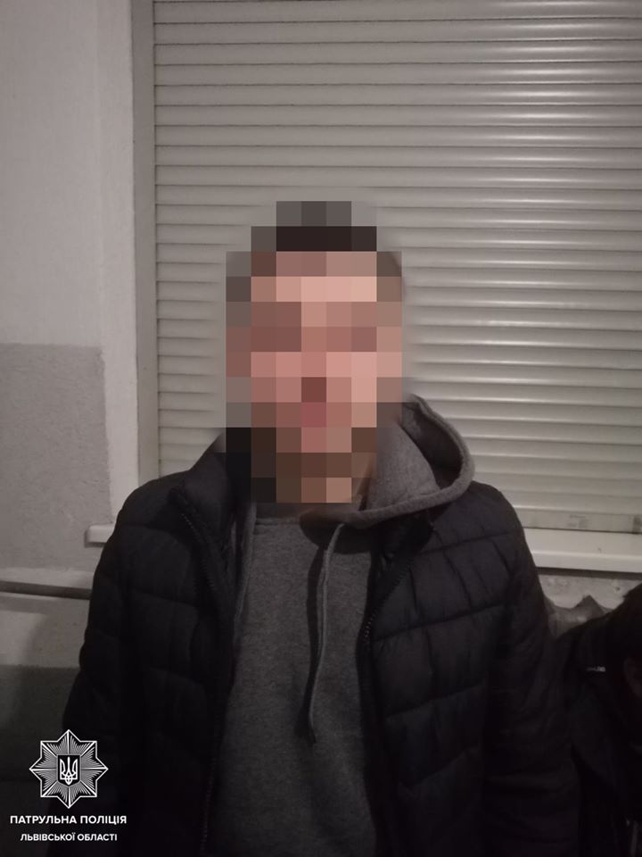 Одягнули мішок на голову, зв’язали руки, ноги: львів’янина незвично привітали з повноліттям