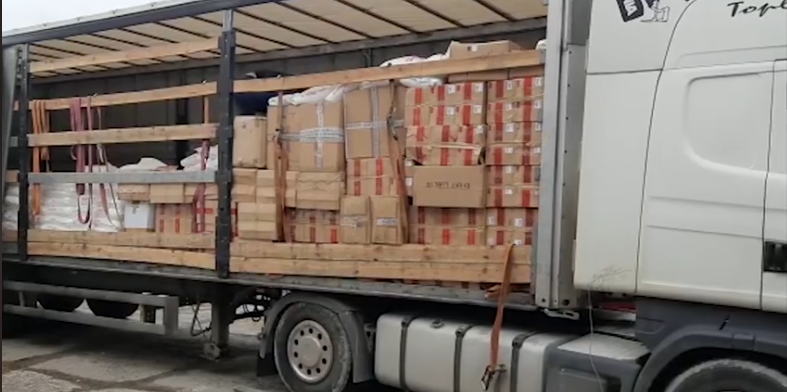 “Возив брендовий одяг під мішками з сіллю”: митники конфіскували товар на мільйон гривень