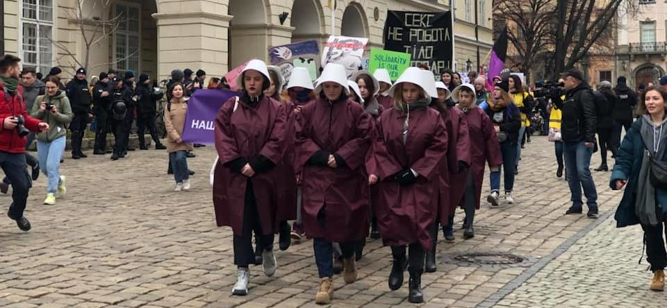 Десятки силовиків охороняли марш жінок у Львові