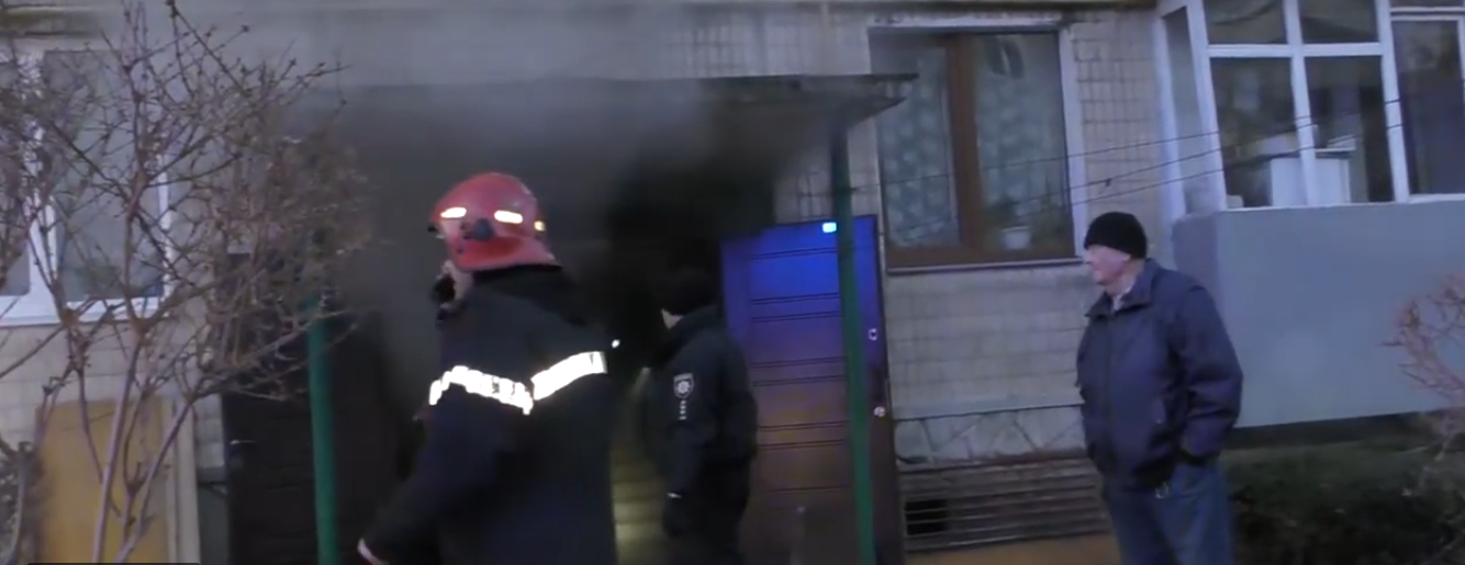 “Там сиділи безхатьки”: у підвалі львівської багатоповерхівки сталося пожежа
