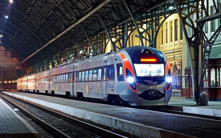 Потягом до Львова повернулись українці з Перемишля