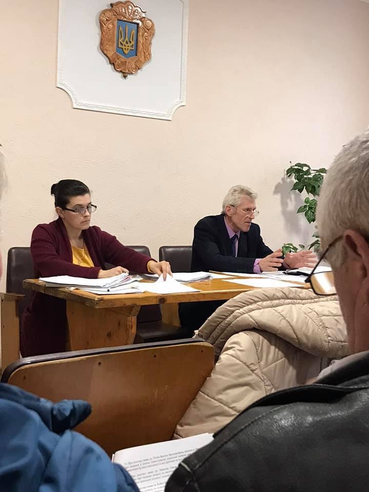 Без масок та у дуже маленькому приміщенні: на Самбірщині сільська рада провела сесію, не дотримуючись карантину