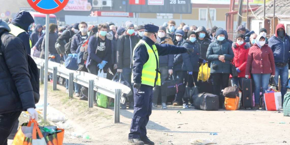 «Водії не розмовляють з пасажирами»: на польсько-українських пунктах пропуску все більшає людей