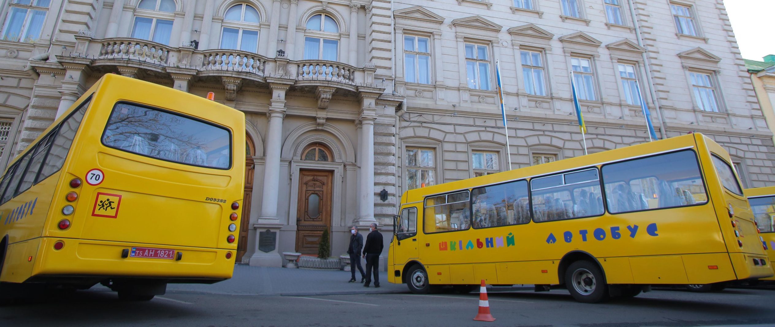 Львівщина закупила нові “Школярики”: які райони отримають їх уже сьогодні