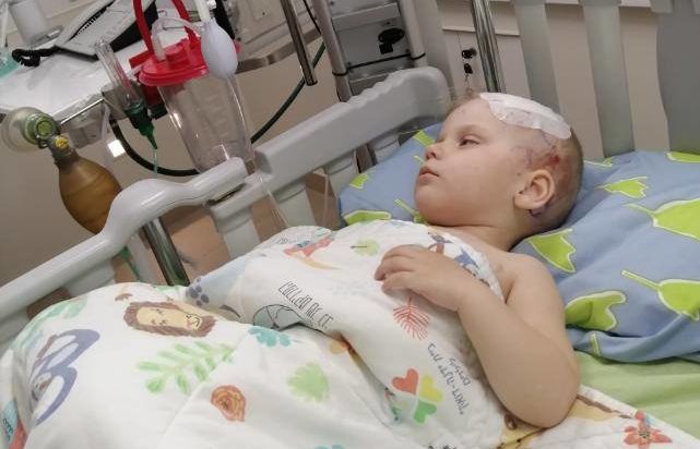 «Думали звичайне отруєння, а виявилось пухлина мозку»: маленькому Владиславу Копачу дуже потрібні гроші на лікування