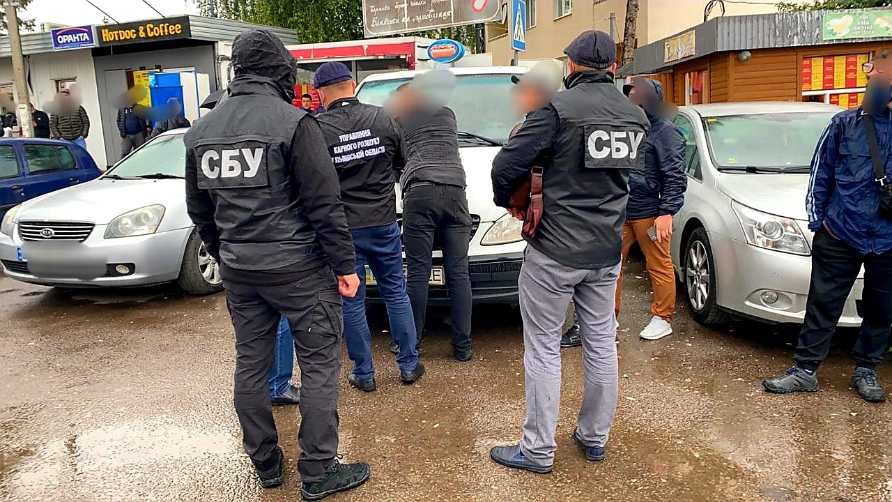 На Львівщині затримали злочинну групу, яка вимагала гроші у перевізників