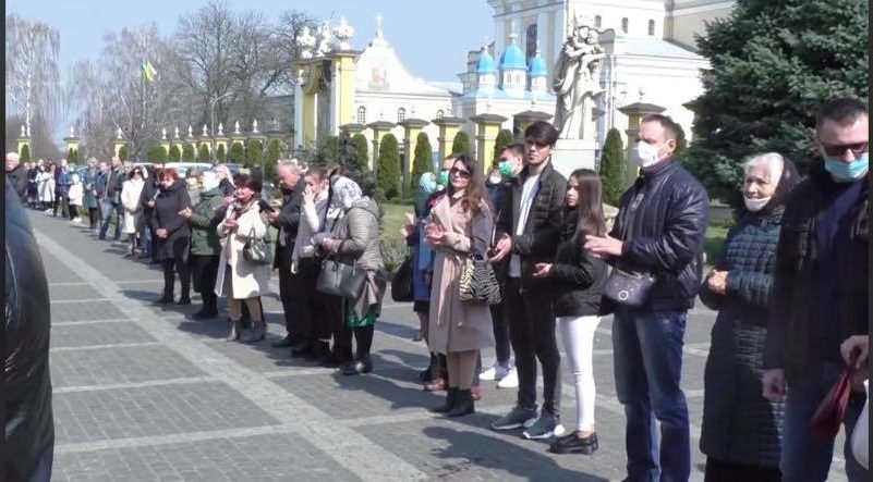 Суд не оштрафував священника та мера Червонограда за масове богослужіння на карантині