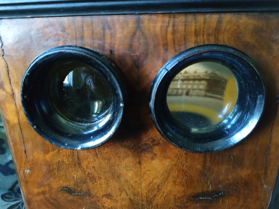 У Львівському Фотомузеї можна побачити 130-річний іспанський стереоскоп