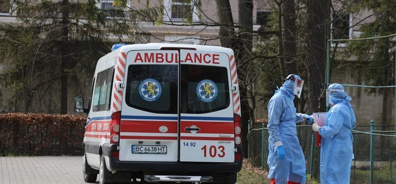 За минулу добу до інфекційної лікарні звернулося лише 17 осіб: статистика захворюваності на COVID-19