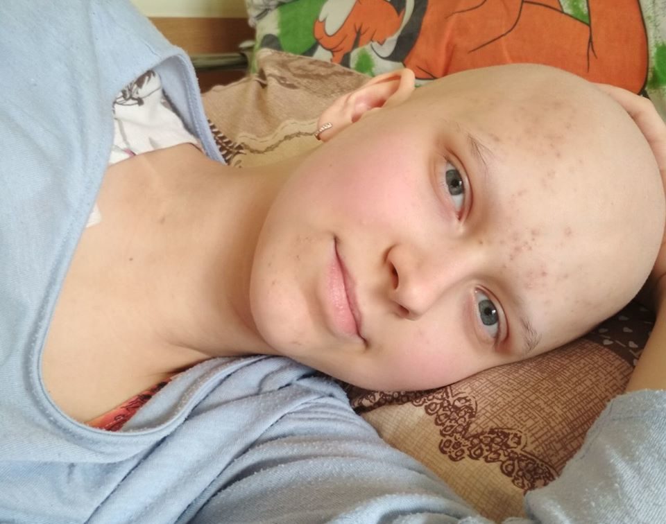 «На збір грошей – менше тижня»: 17-річній дівчинці потрібні кошти, аби врятувати ногу