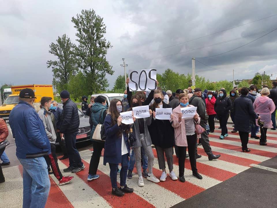 «Ніхто так просто здаватися не буде»: громади, які приєднали до Львівської ОТГ, виходять на протести