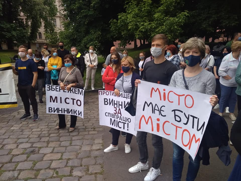 Денис Шмигаль провів у Львові термінову нараду і проігнорував протестувальників
