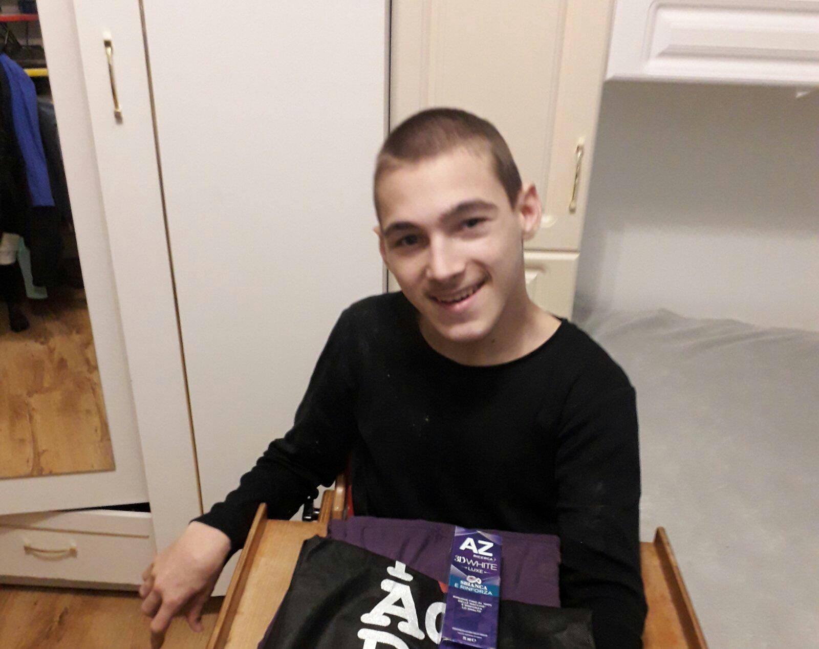 «Благодійні фонди відмовляються підтримувати, бо дитина вже доросла»: Владиславу Карпіну потрібні гроші на лікування