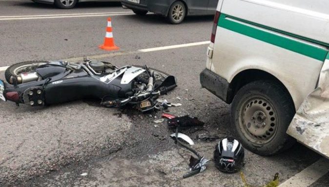 У Львові після ДТП з інкасаторським бусом 27-річиний мотоцикліст помер у реанімації