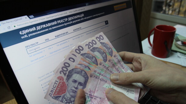 Від 25 тисяч на місяць: скільки обходиться району голова