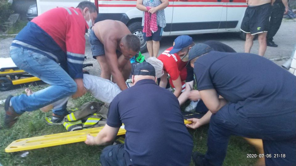 «Закрутилась голова»: на Яворівщині пенсіонерка впала у колодязь