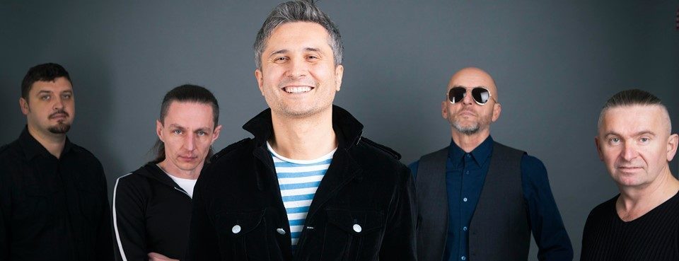 «Чому болиш?..»: Віктор Винник і МЕРІ представили нове лірик-відео на відому пісню (Відео)