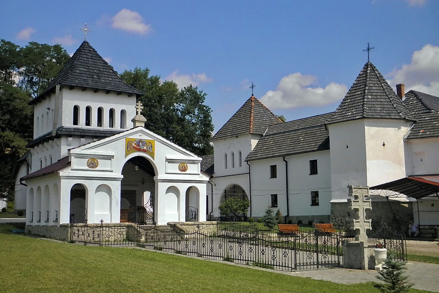 Святоуспенська Унівська лавра не приймає паломників: серед монахів спалах COVID-19