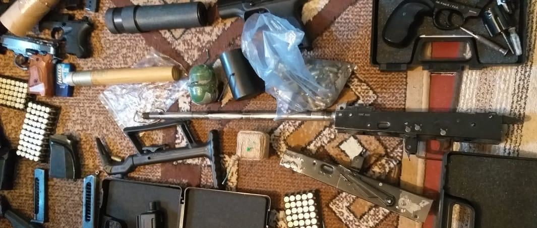 На Мостищині вже вдруге затримали священника, який продавав зброю