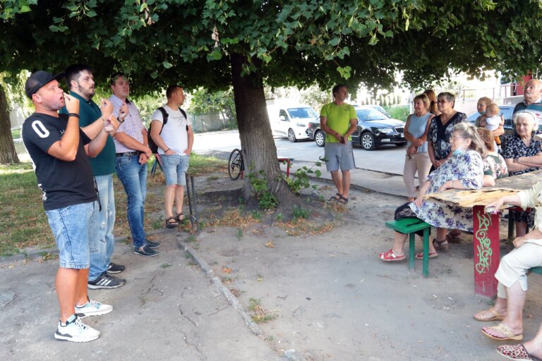 “Ніхто із чиновників до них жодного разу не приїжджав”: у Львові зустрілись із людьми з вадами слуху