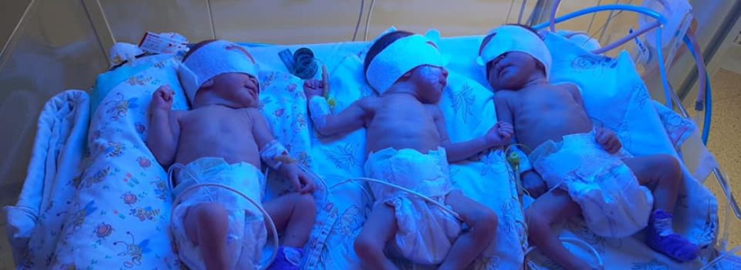 «Поспішили на світ»: у Львівському перинатальному центрі виходили трійню сестричок