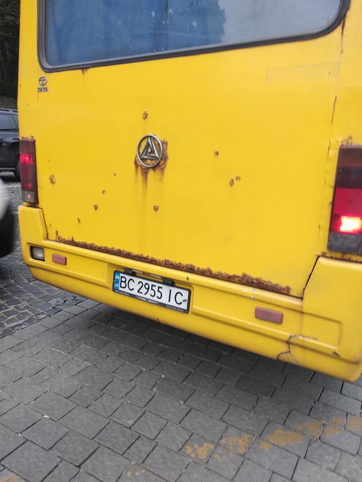 «Мені все одно, хто у вас загинув»: у Львові водій маршрутки зневажив матір Героя АТО