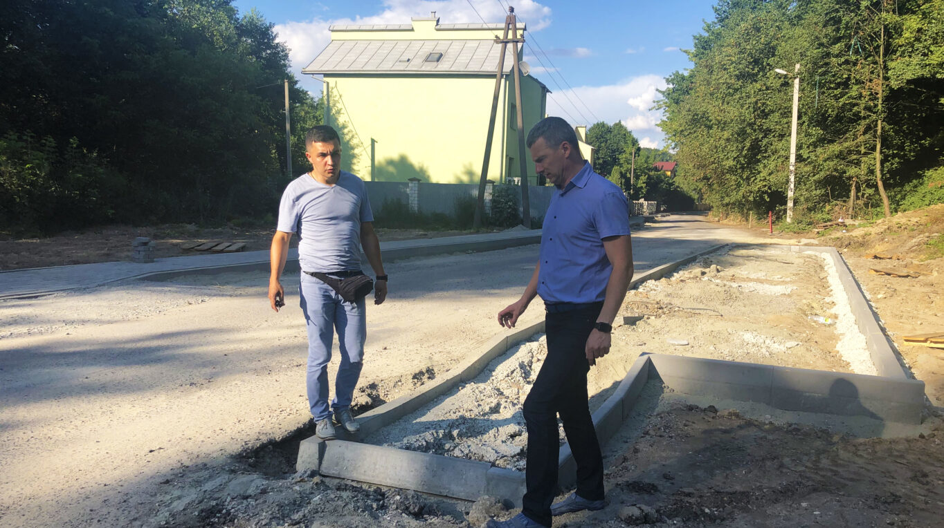 У Брюховичах взялись за проведення капітального ремонту на вулиці Під Осовою.