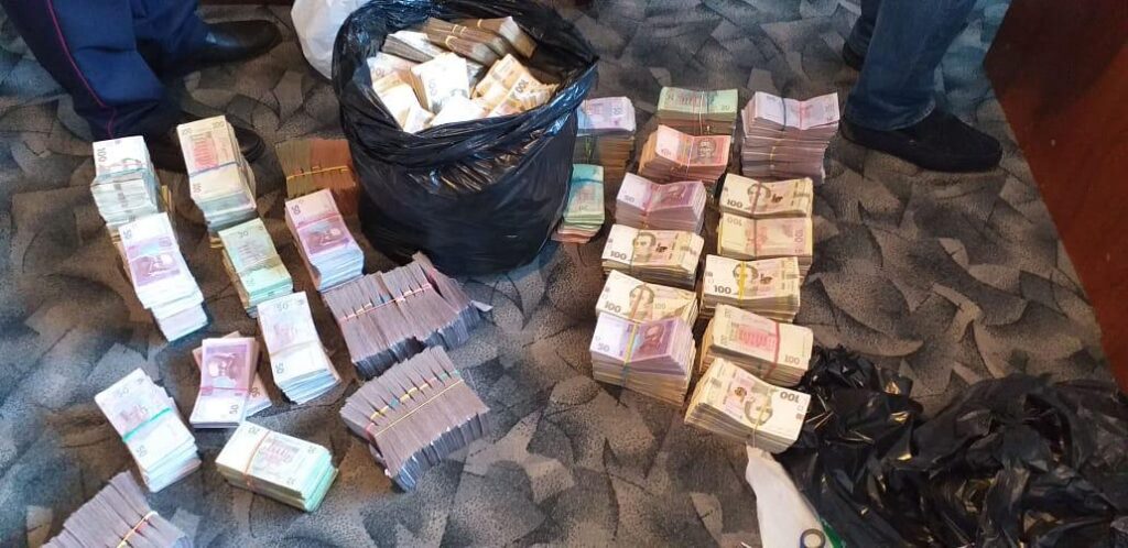 Провели 350 мільйонів гривень: на Львівщині викрили незаконну діяльність конвертаційного центру