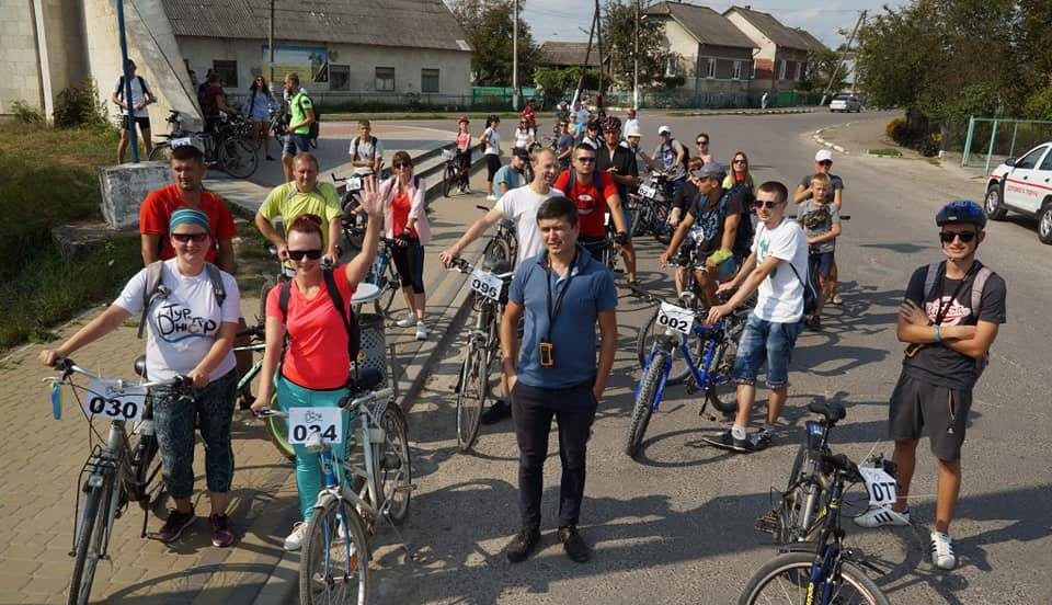 «Ще й встигали дорогою жартувати»: у Миколаївському районі пройшов велопробіг