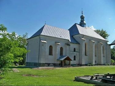 Чому храм на Старосамбірщині отримав привілей зберігати мощі Івана Павла ІІ