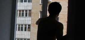 Грався мобільним телефоном: у Львові з вікна 10-го поверху випав школяр