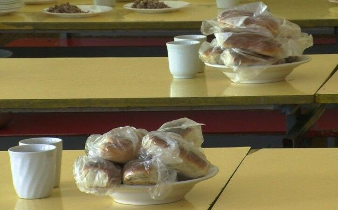 У МОН розповіли, коли школярів знову годуватимуть «гарячими сніданками»