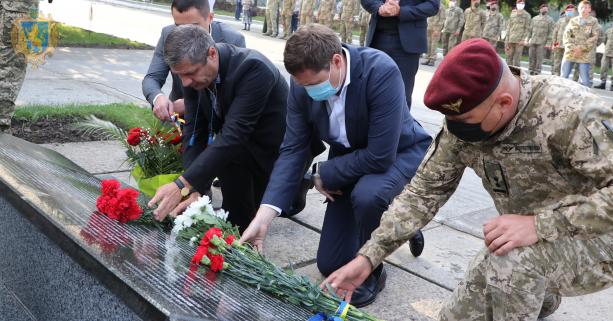На Львівщині вшанували полеглих на Сході України десантників