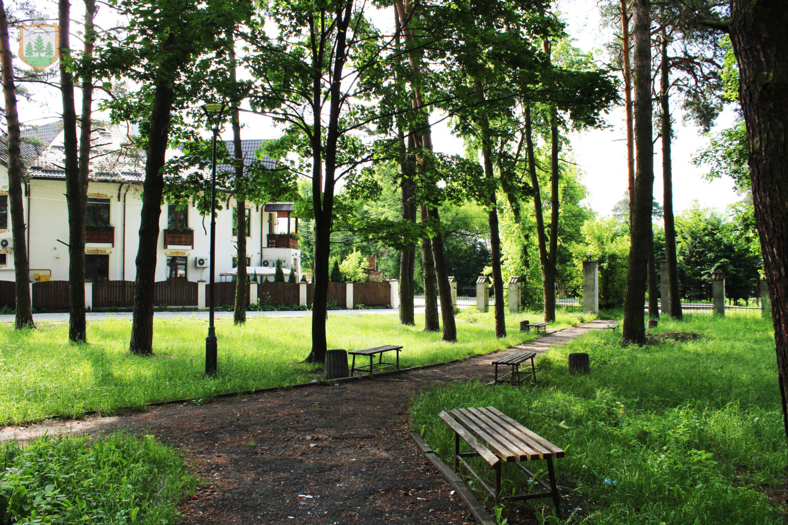 У Брюховичах упорядкують сквер