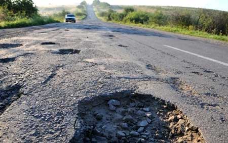 Стало відомо, коли відремонтують дорогу зі Старого Самбора до КПП “Смільниця”