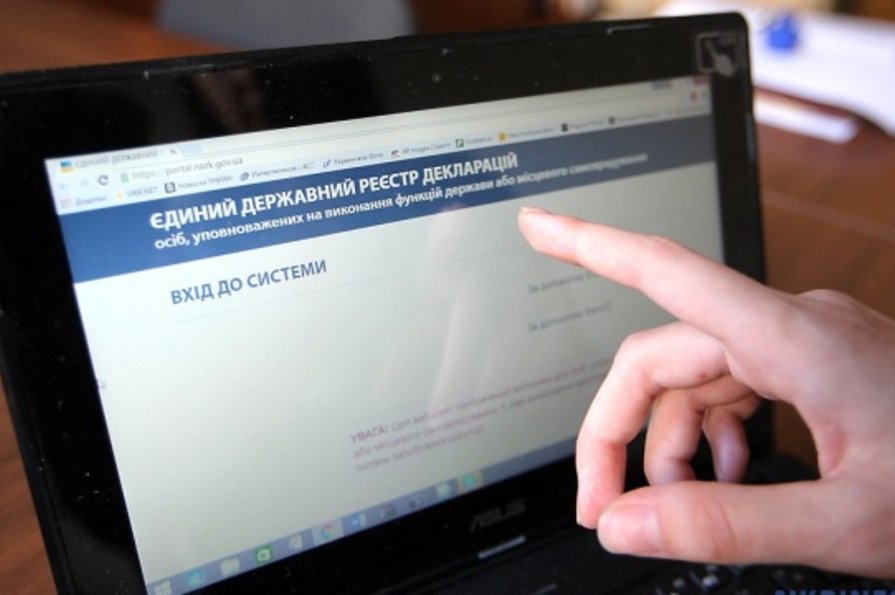 Уряд зобов’язав НАЗК відновити доступ до реєстру декларацій чиновників