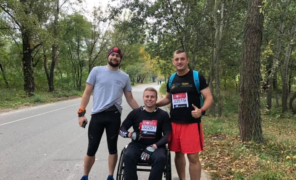 “42 кілометри на візку”: львівський десантник подолав Лондонський марафон