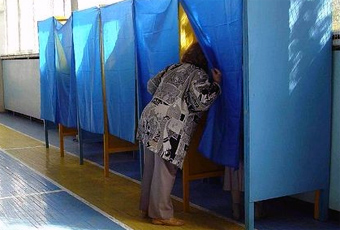 Майже половина українців підуть на вибори навіть при загостренні ситуації з COVID-19 – опитування
