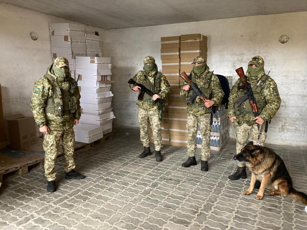 На Яворівщині і Мостищині  викрили склади із підробленим тютюном та алкоголем