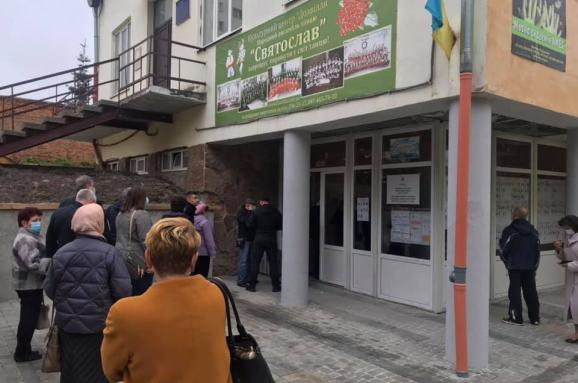 Мешканці Винників у списках виборців виявляють невідомих «сусідів»