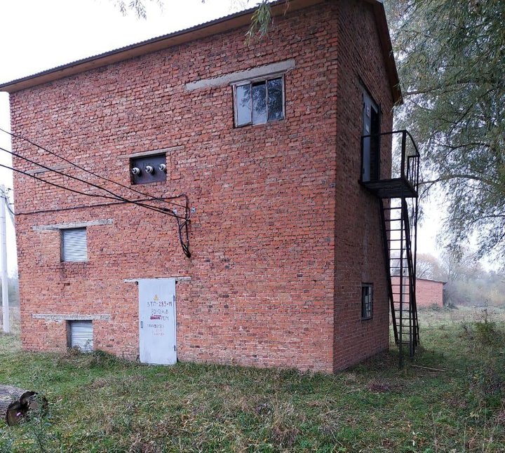 Хотів нашкодити: на Сокальщині чоловіка вбило електричним струмом, коли той поліз вимикати світло