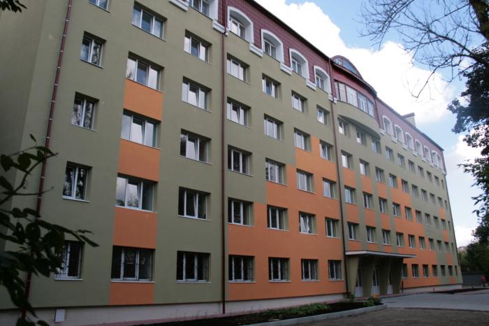 Помер на місці: у Львові студент випав з вікна 6-го поверху гуртожитку