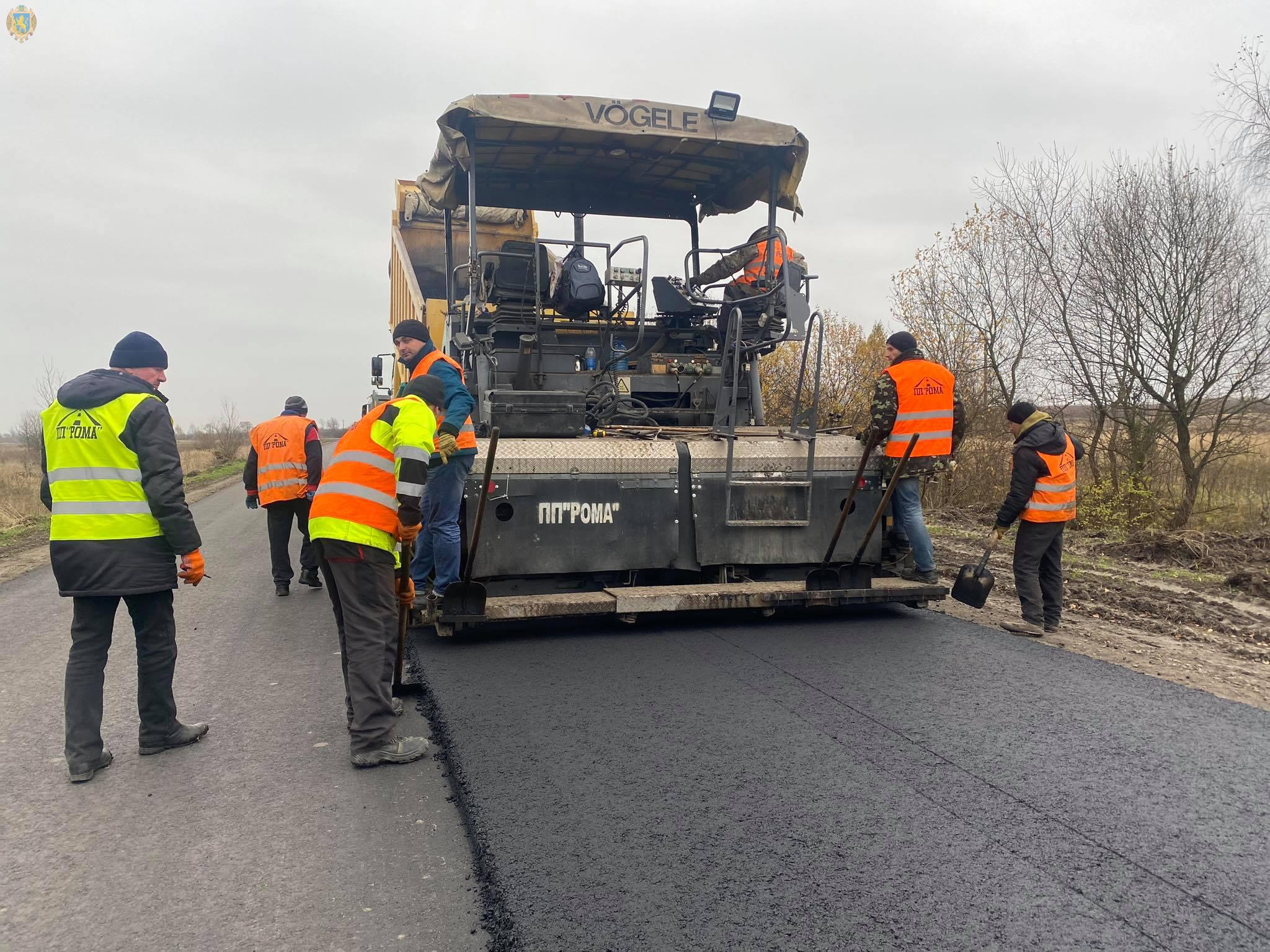 На Львівщині ремонтують дорогу, що веде до кордону
